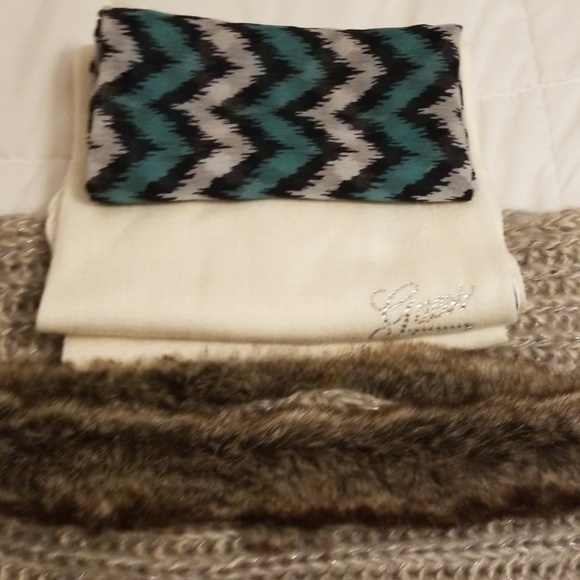 Bundle of 3 scarfs - Picture 8 of 8